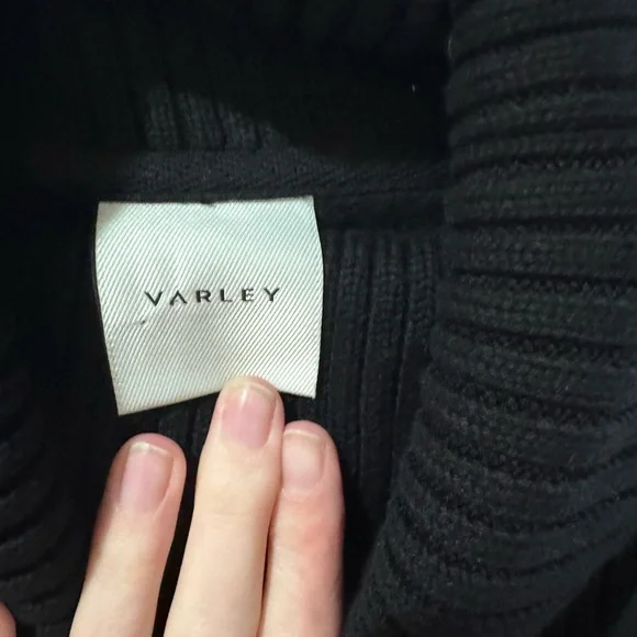 Varley Cavello long line sweatshirt. - Picture 2 of 6